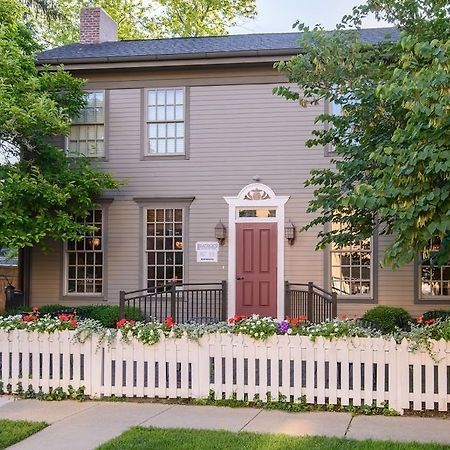 Brick Street Inn ジオンズビル  エクステリア 写真