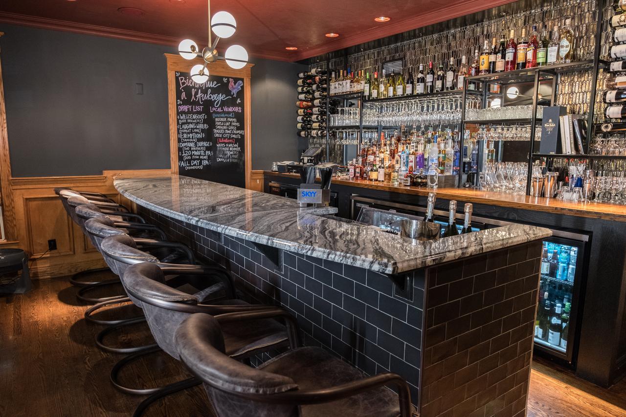 Brick Street Inn ジオンズビル  エクステリア 写真