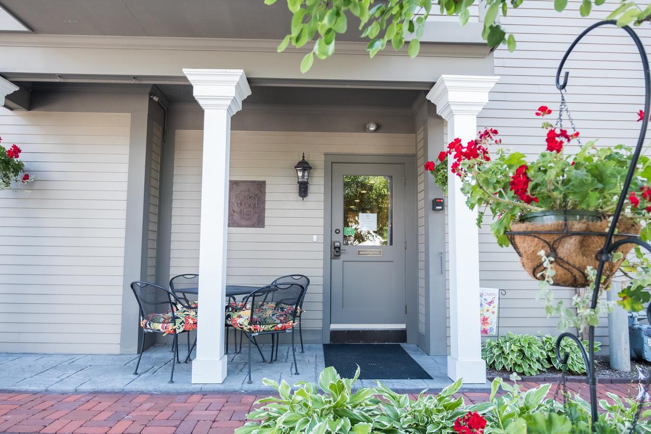Brick Street Inn ジオンズビル  エクステリア 写真