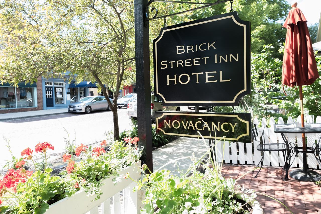 Brick Street Inn ジオンズビル  エクステリア 写真