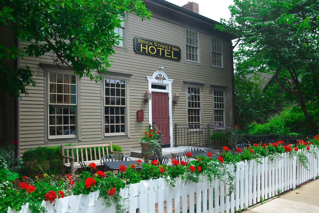 Brick Street Inn ジオンズビル  エクステリア 写真